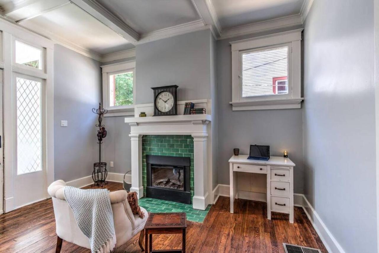 Elegant Colonial With Lovely Details And Character Memphis Buitenkant foto