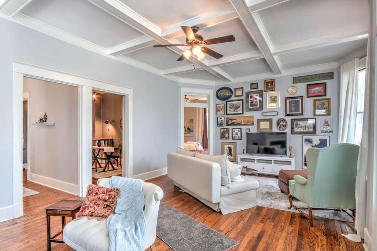 Elegant Colonial With Lovely Details And Character Memphis Buitenkant foto