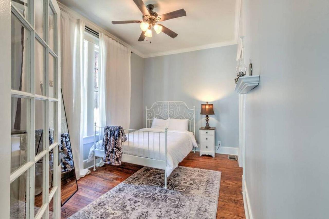 Elegant Colonial With Lovely Details And Character Memphis Buitenkant foto