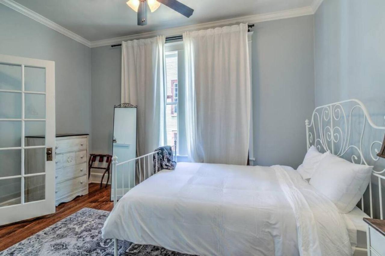 Elegant Colonial With Lovely Details And Character Memphis Buitenkant foto