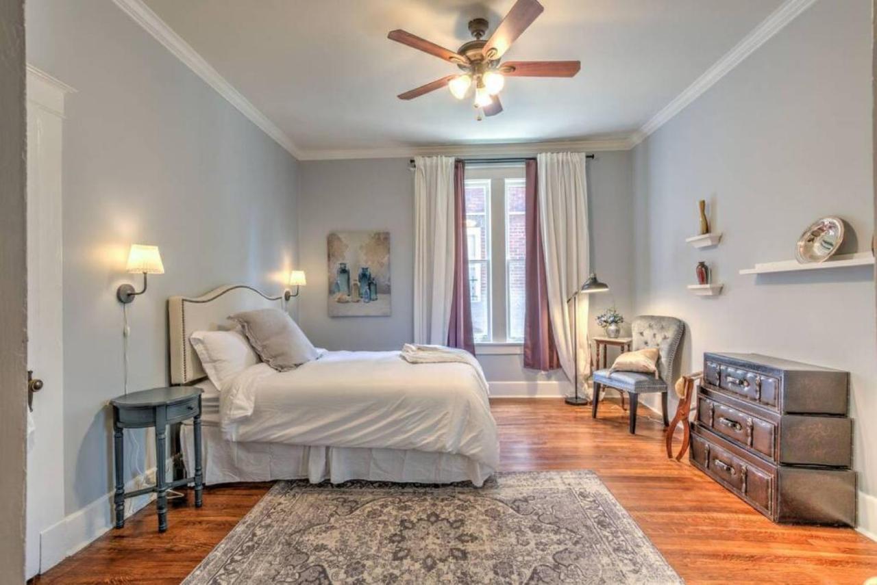 Elegant Colonial With Lovely Details And Character Memphis Buitenkant foto