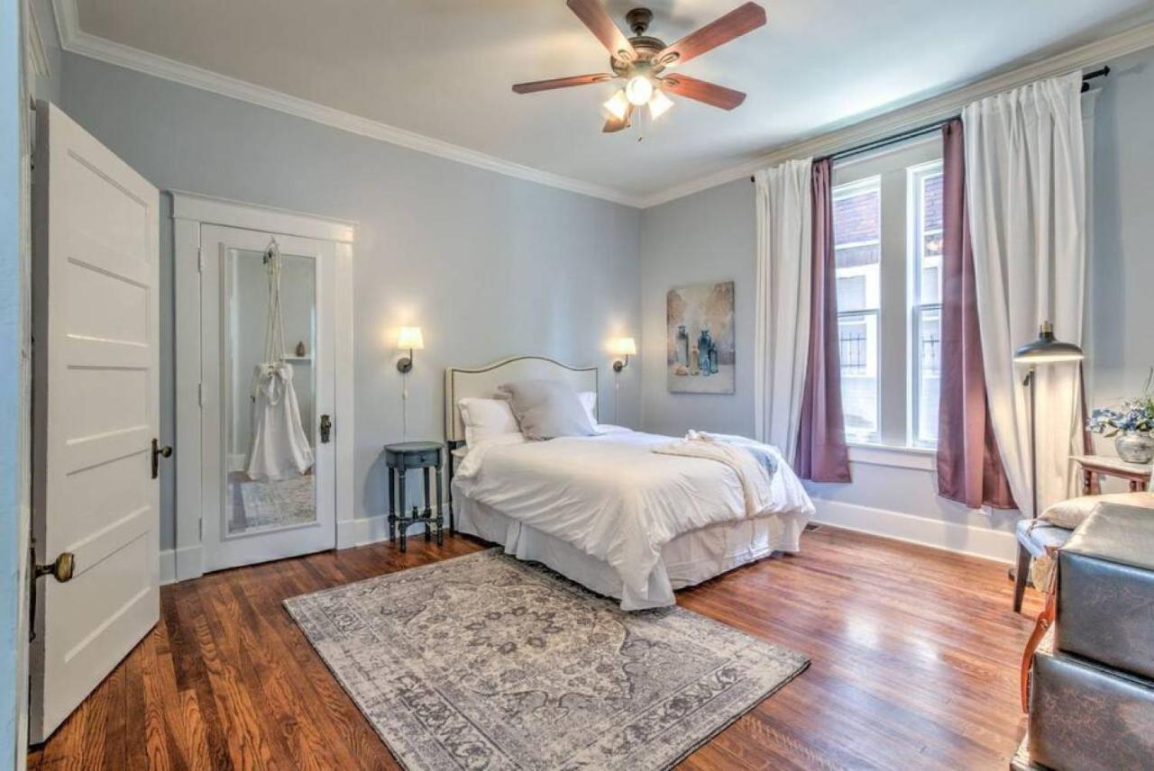 Elegant Colonial With Lovely Details And Character Memphis Buitenkant foto