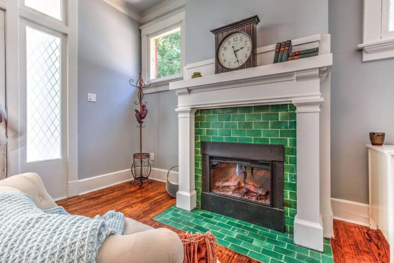 Elegant Colonial With Lovely Details And Character Memphis Buitenkant foto